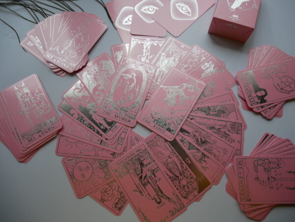 foil-pressed-pink-tarot-cards